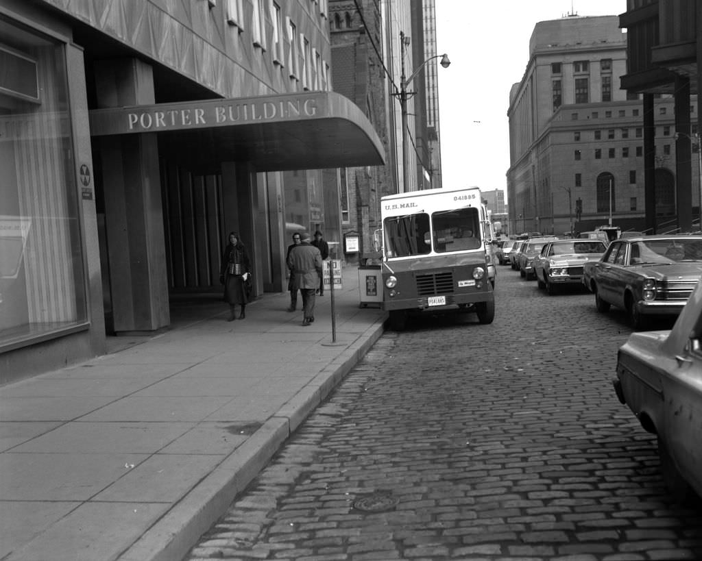 Grant Street meets Sixth Avenue, features FHLBank in H.K. Porter Building, 1971.