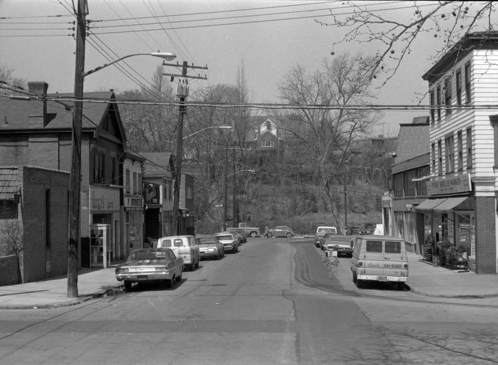 Reynolds Street at Hastings and Kingston, features Point Breeze Market, 1972.