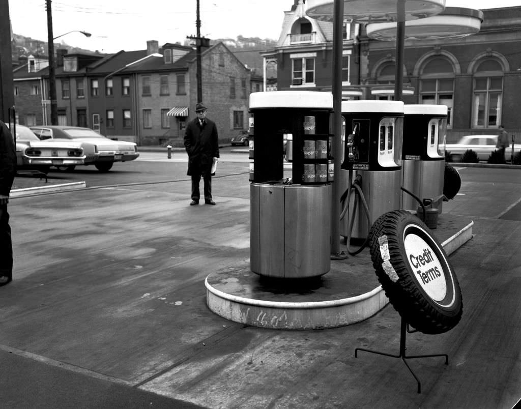 Mobil Gas Station at East Carson St and South 18th St, 1970