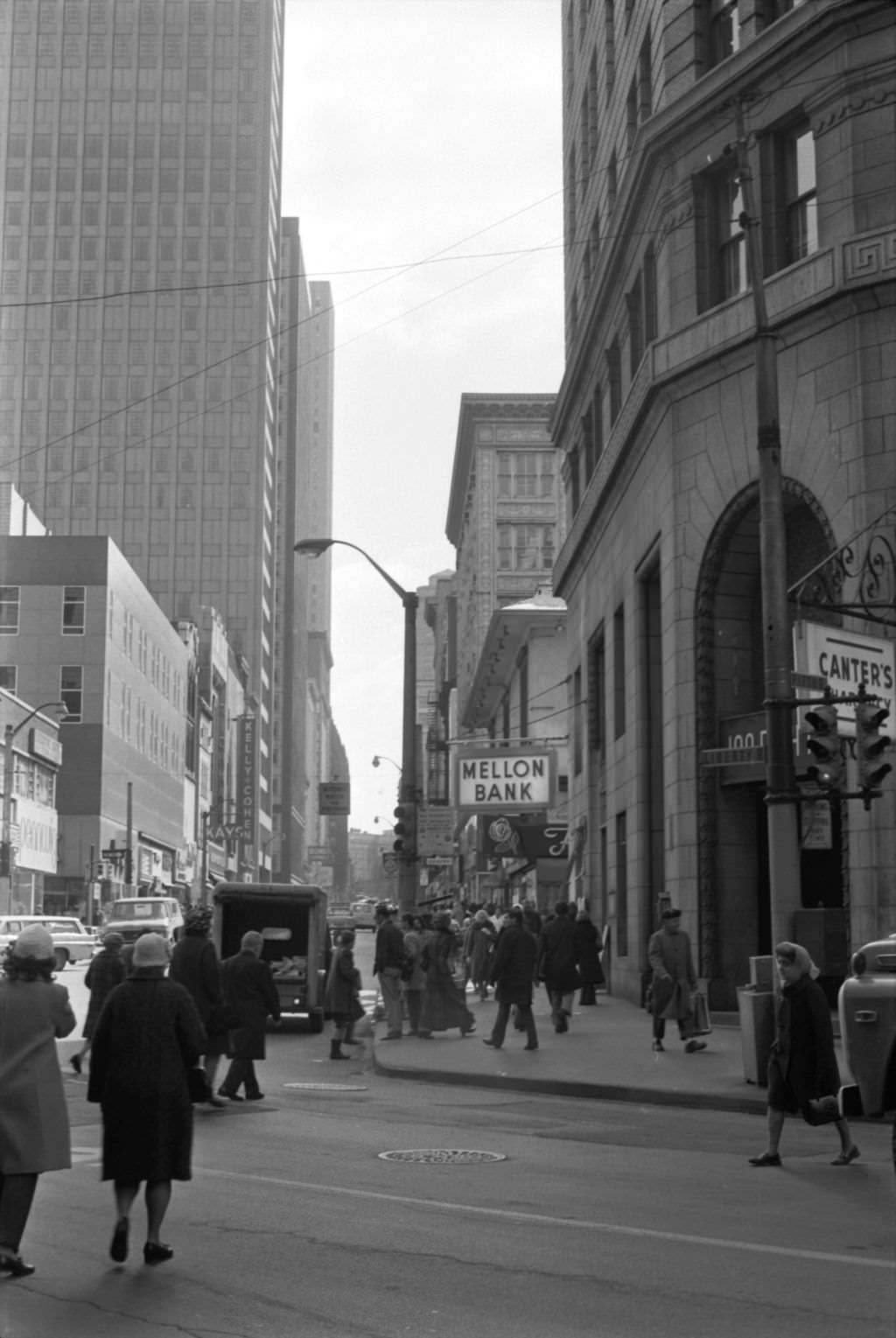 Liberty Ave at Fifth Ave: Mellon Bank in View, 1973