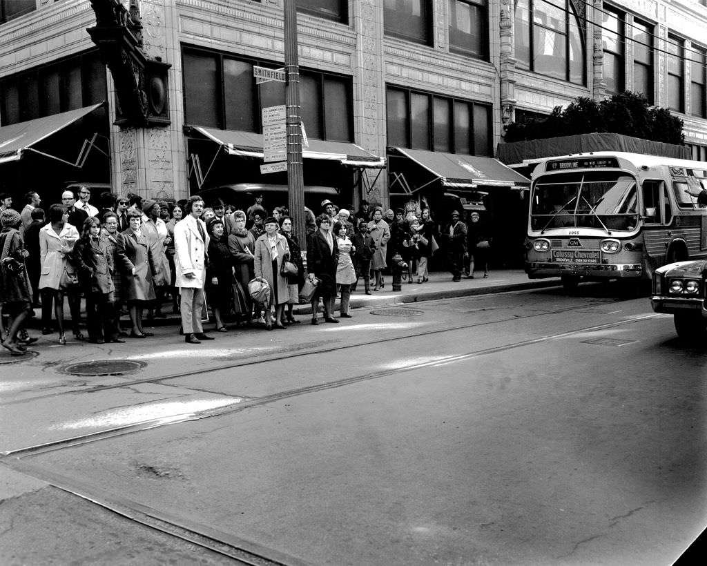 Pedestrians at Fifth Avenue and Smithfield Street near flagship Kaufmann's store, 1971