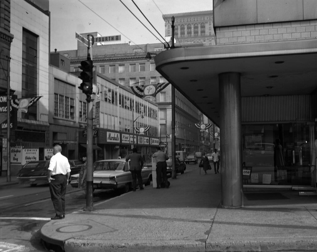 Businesses along Smithfield St at Fourth Ave, One Oxford Centre Today, 1970