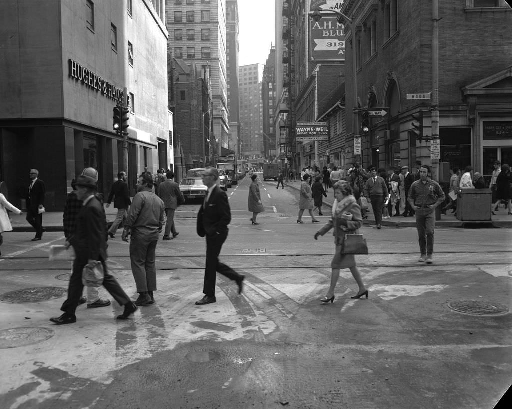 Pedestrians and businesses at Oliver Avenue and Wood Street, 1970.
