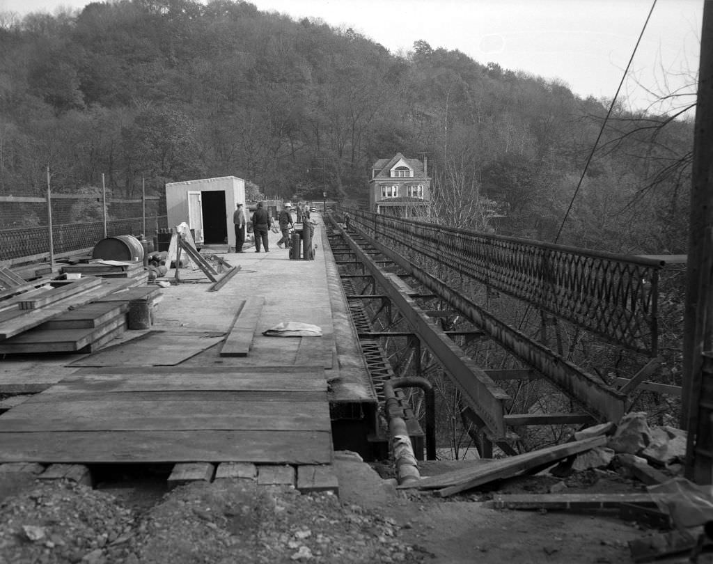 Davis Avenue Bridge repairs, bridge later demolished in 2006, 1970.