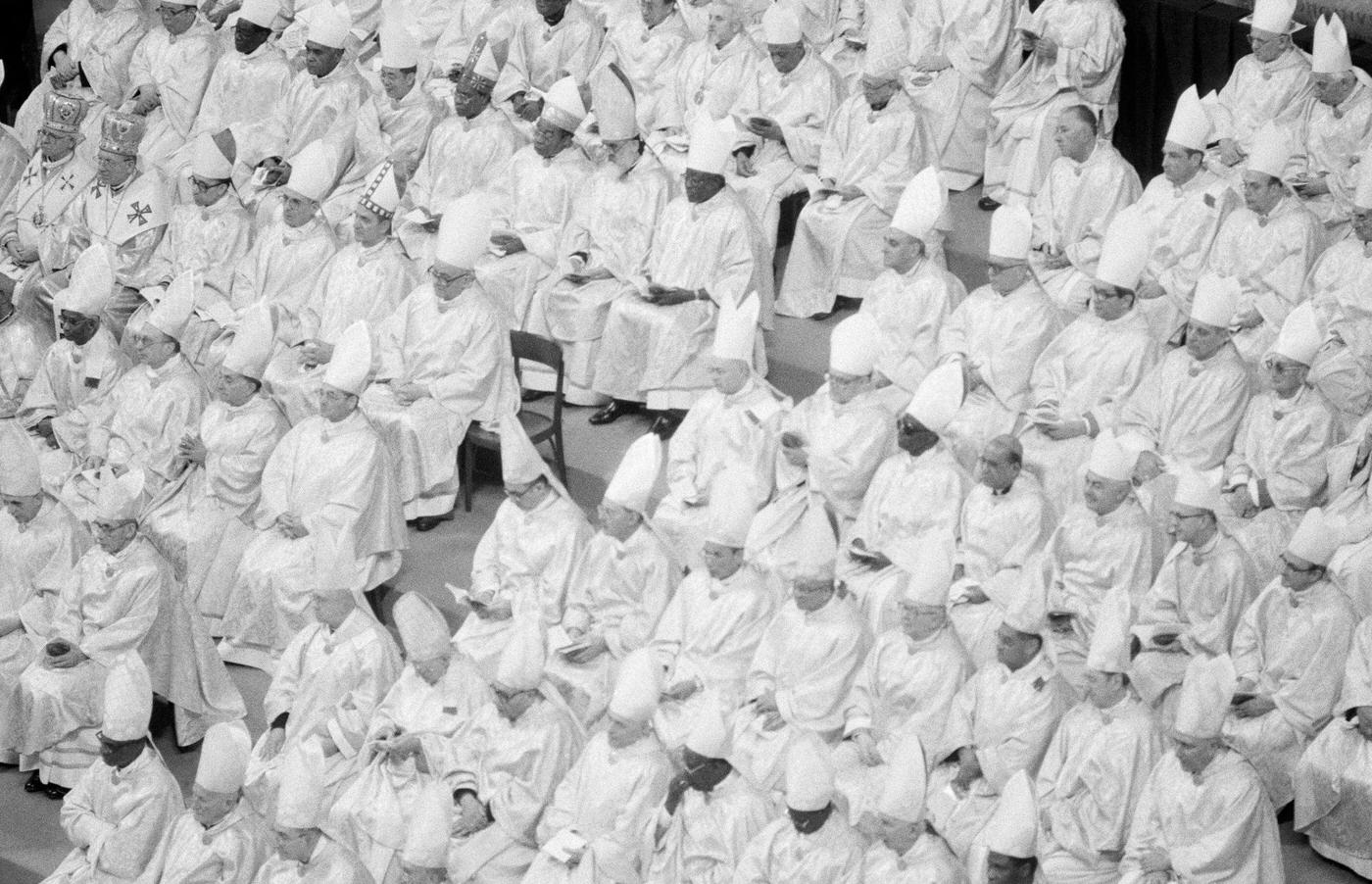 Opening of the Synod at St Peter's Basilica in Rome, 1985
