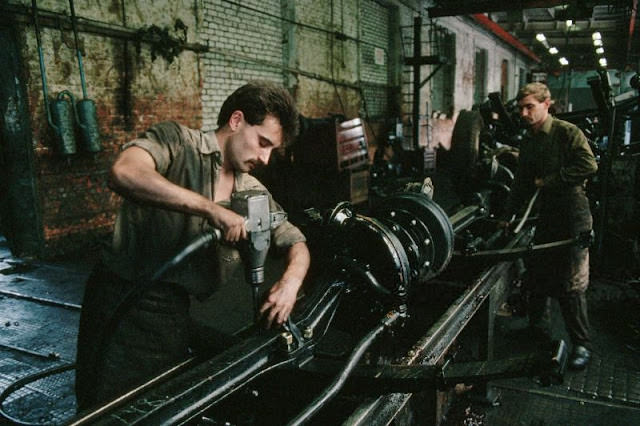 Workers assemble axles at the Lviv Bus Plant (Lvivsky Avtobusny Zavod, or LAZ), Lviv, Ukraine, 1991