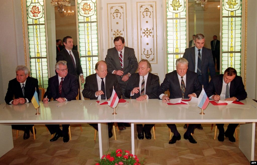 On December 8, 1991, Ukrainian President Kravchuk (second from left), Belarusian Supreme Soviet Chairman Stanislav Shushkevich (third from left), and Russian President Boris Yeltsin (second from right) signed a declaration that "the Soviet Union as a geopolitical reality [and] a subject of international law has ceased to exist."
