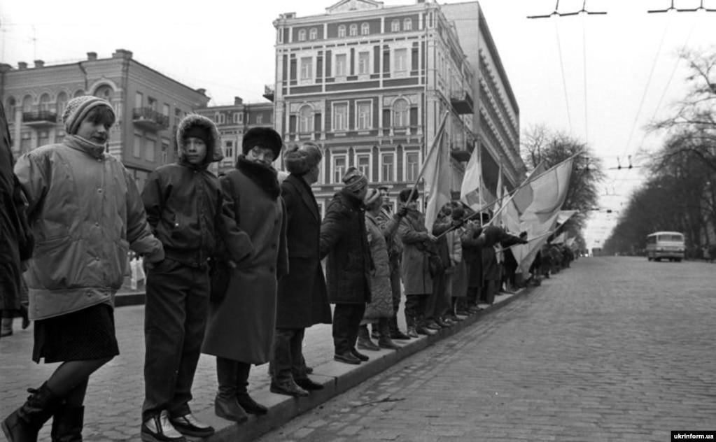 On January 21, 1990, 3 million Ukrainians joined hands to form a human chain, the "Ukrainian Wave," from Lviv to the capital, Kyiv (pictured), to commemorate the 71st anniversary of a short-lived Ukrainian republic established in 1919.