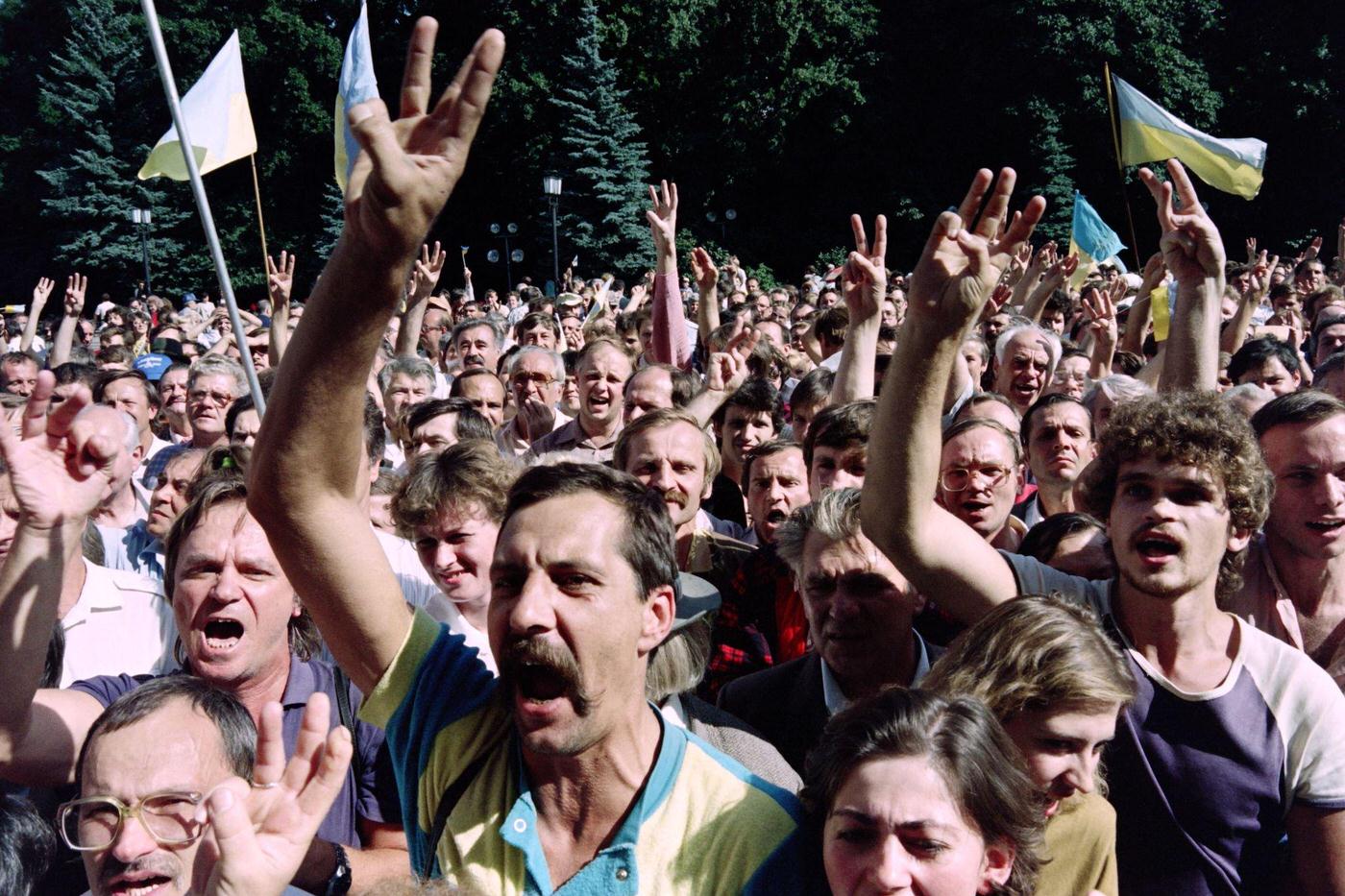 Pro-Independence Rally in Central Kiev with Three-Finger Salute, Emblem of Ukraine, 1991