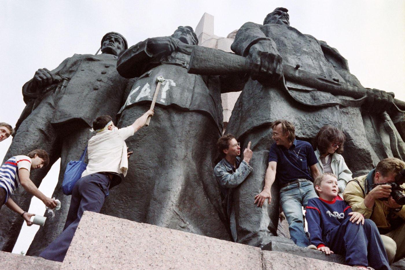 Drawing on Lenin Monument in Kiev After Ukrainian Independence Declaration, 1991