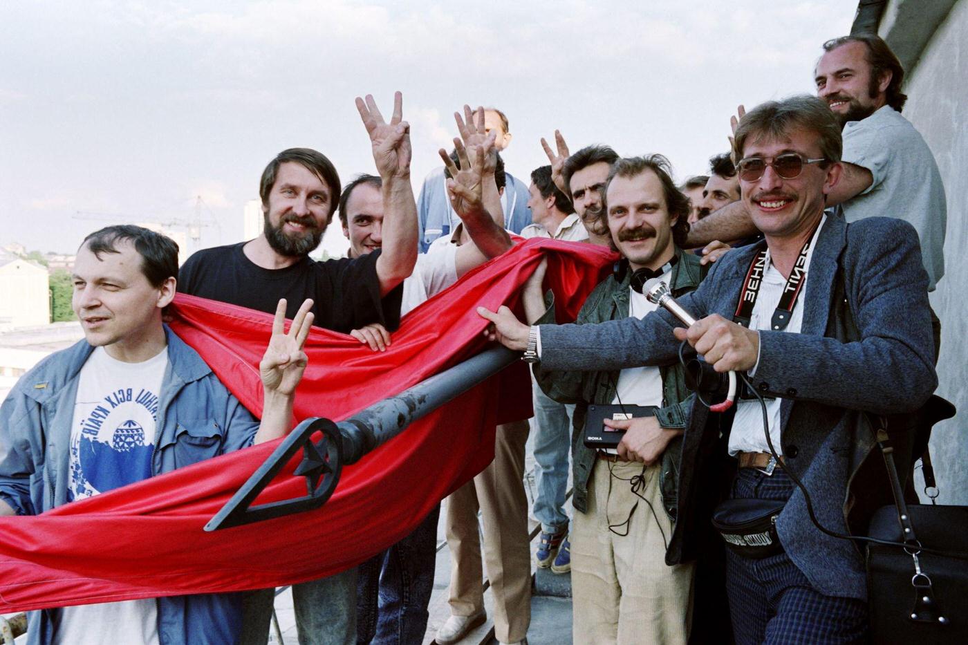 Ukrainians Remove Soviet Flag from Communist Party Headquarters in Kiev, 1991