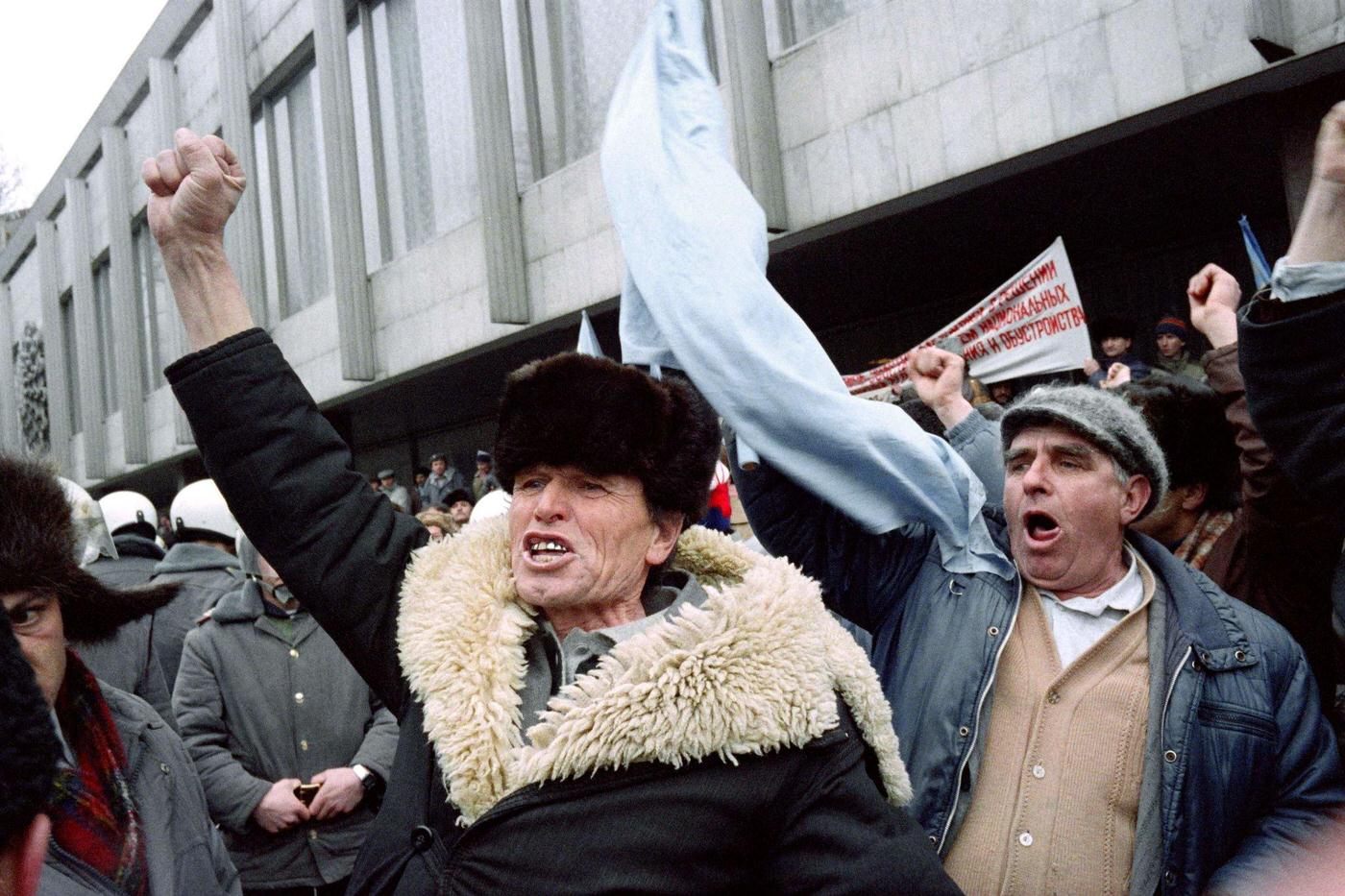 Crimean Tatars Protest for Autonomy Outside Ukrainian Parliament, 1992