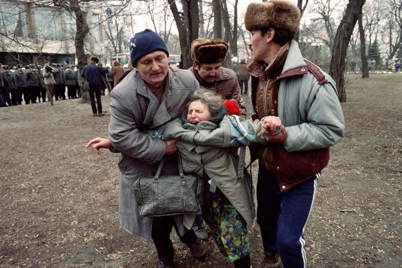 Crimean Tatar Women Protest for Autonomy Outside Ukrainian Parliament, 1992