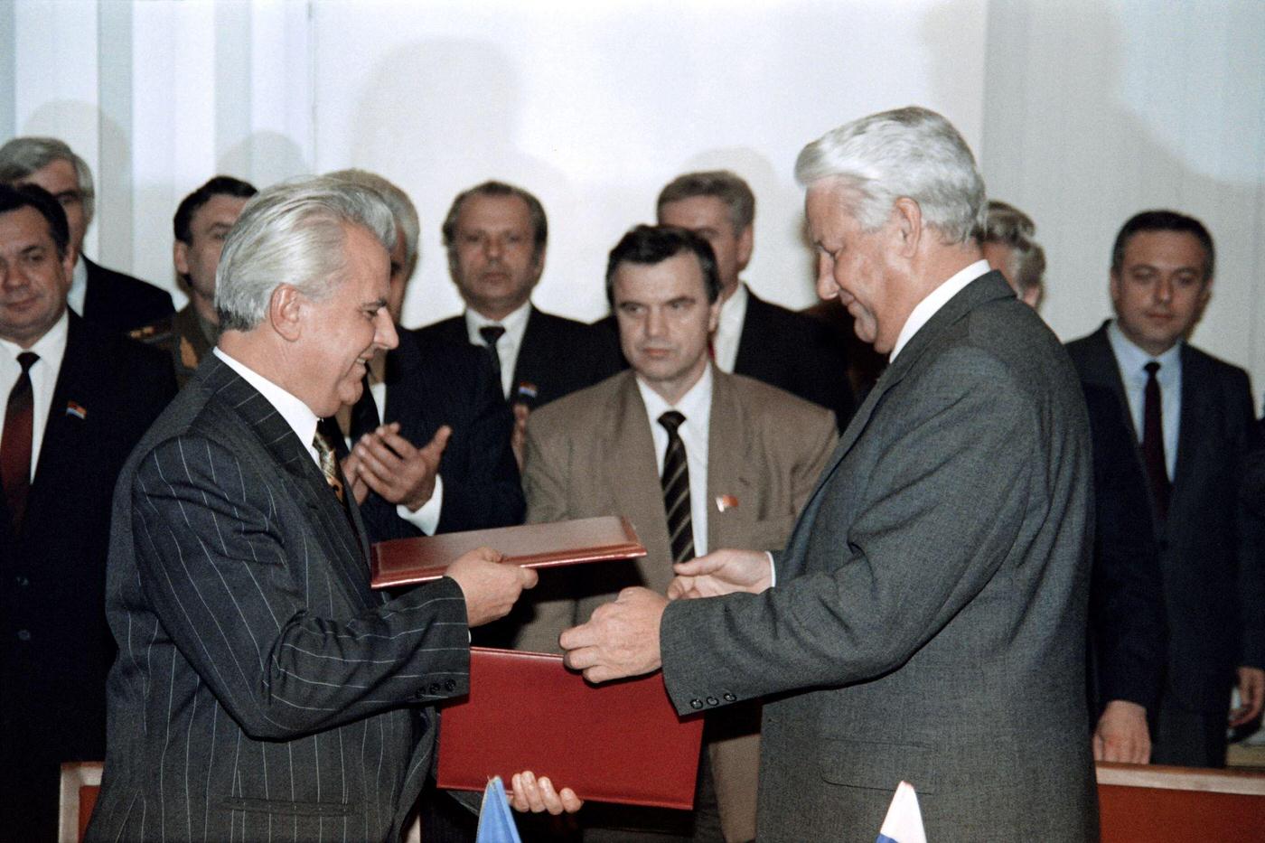 Economic Agreement Signed Between Boris Yeltsin and Leonid Kravchuk, 1991