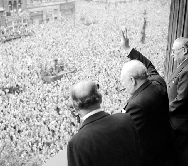 The British Prime Minister Winston Churchill’s Trademark “V for Victory” Sign: A Symbol in Wartime