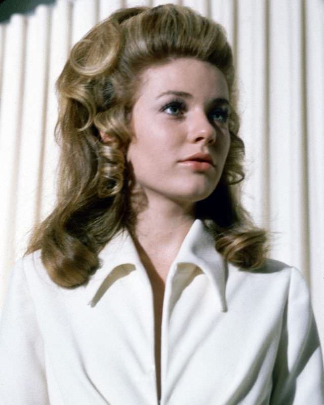 Iconic Moments Captured: Beautiful Photos of a Young Patty Duke Illuminate Her Life in the 1960s