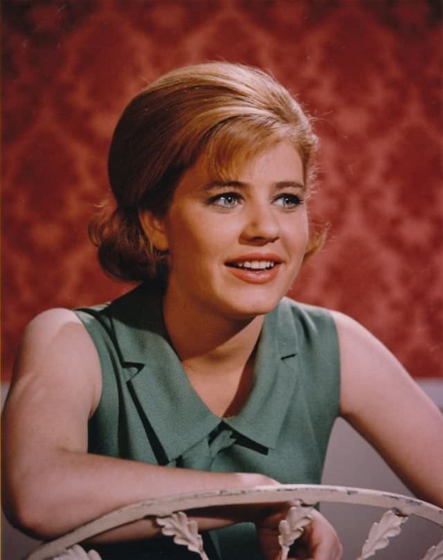 Iconic Moments Captured: Beautiful Photos of a Young Patty Duke Illuminate Her Life in the 1960s