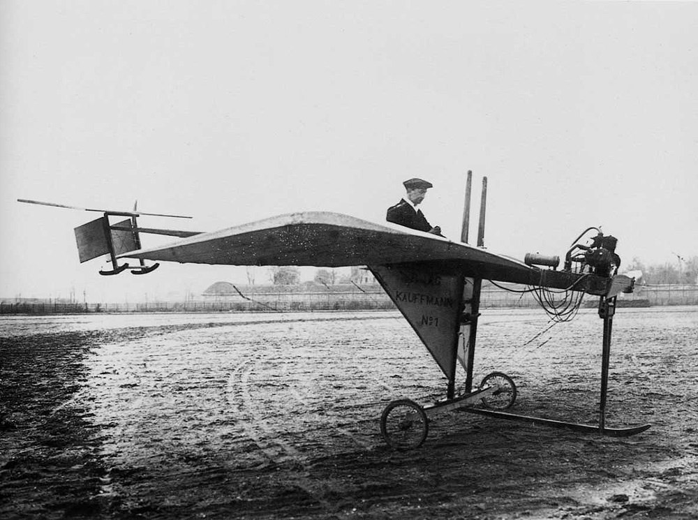 Spectacular Historical Photos Documenting the Early Days of Aviation