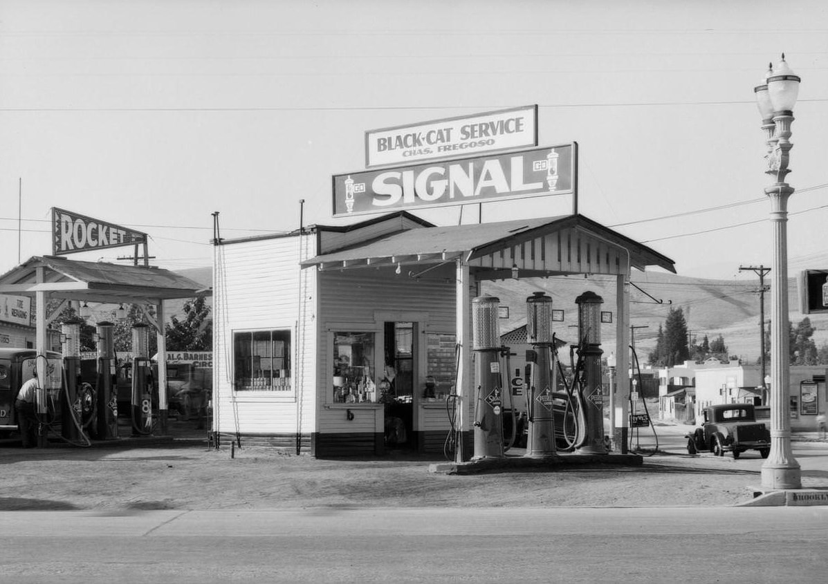 Right and wrong ways of service and restrooms at service stations in Southern California, 1935.
