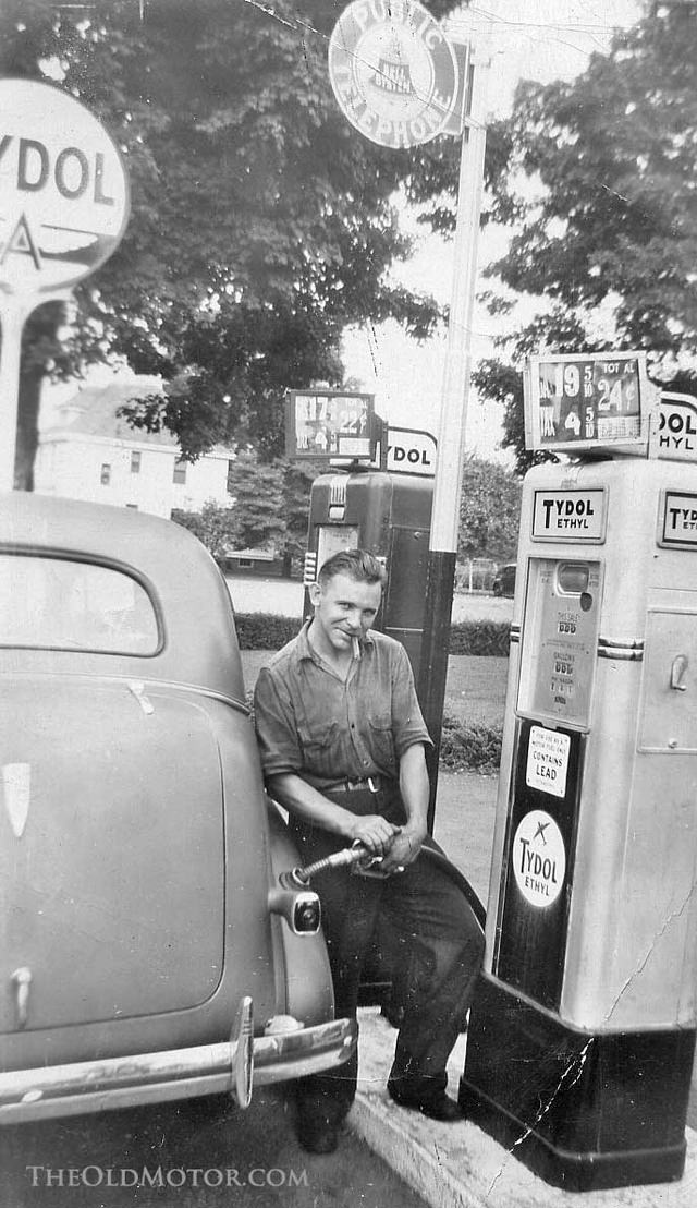 What Gas Stations Looked Like Through the Lens of the Past Century