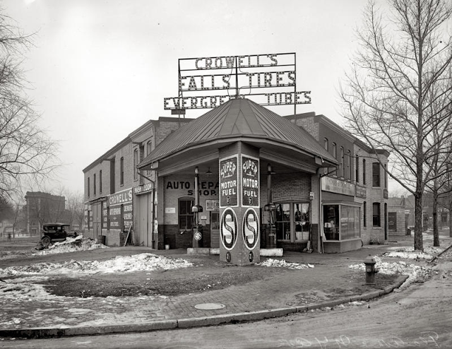 Super Motor Fuel station, 1920s.