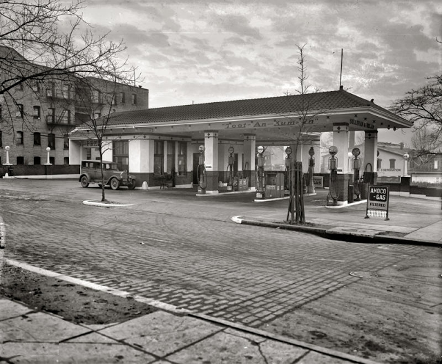 "Toot-An-Kum-In" AMOCO station boasting filtered gas, 1920s.