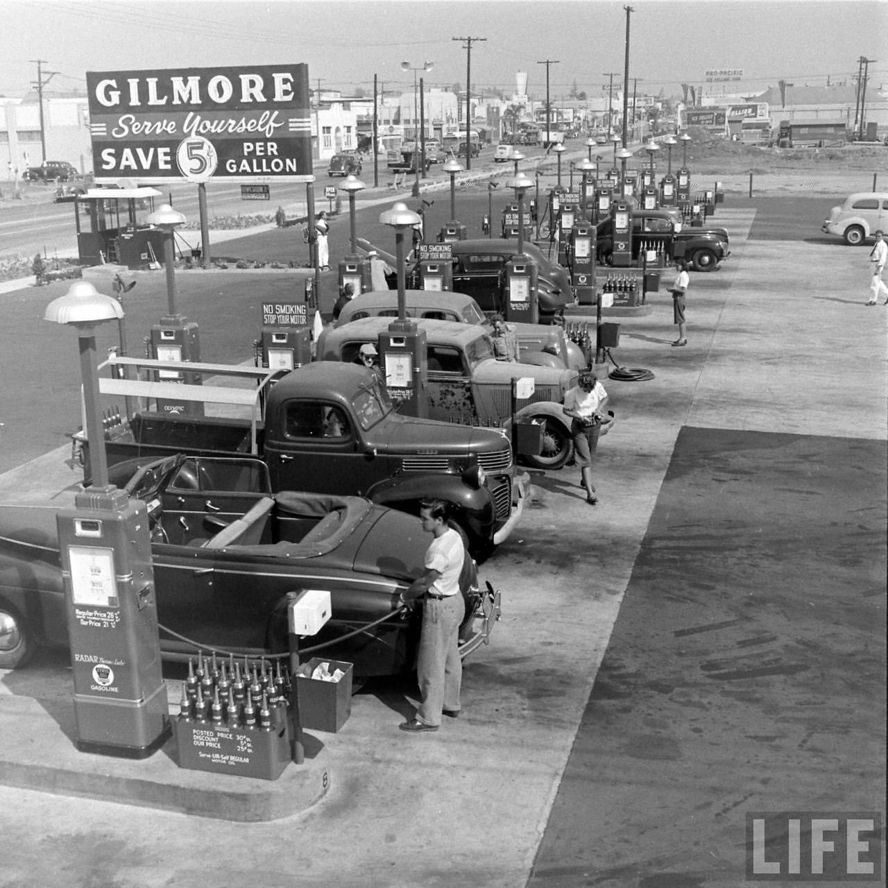 Gilmore Oil's Gas-A-Teria, an early self-serve station in Los Angeles, 1948.