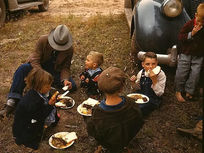 Pie Town Fair barbecue with homesteader family, 1940.