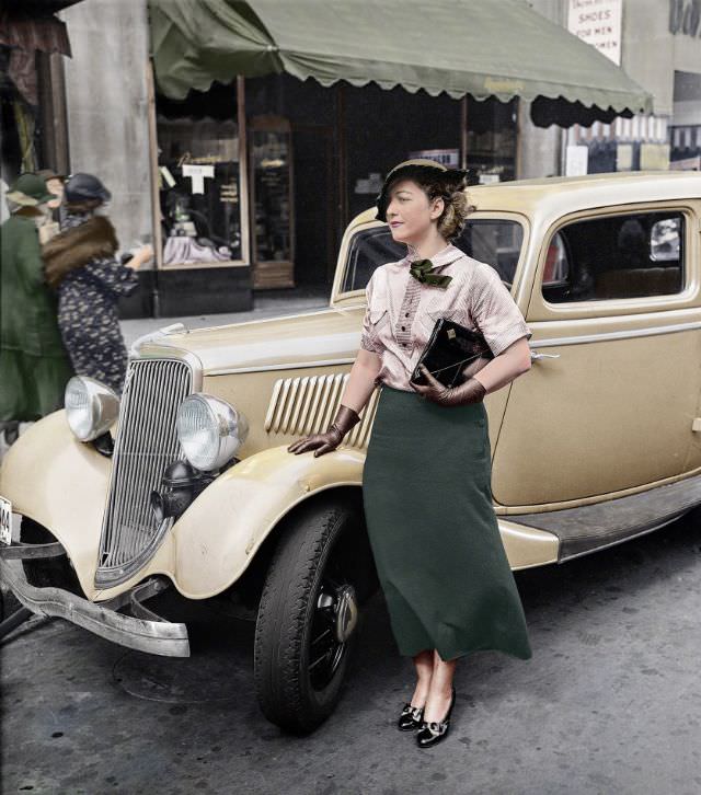 Street scene in Washington, D.C., 1935.