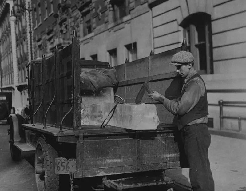 An iceman delivering his goods in a wagon with an engine, not pulled by horses. Photo: New York Public Library.