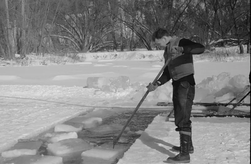 A photograph that captures the ice cutting process on the Ottauquechee River in 1936.