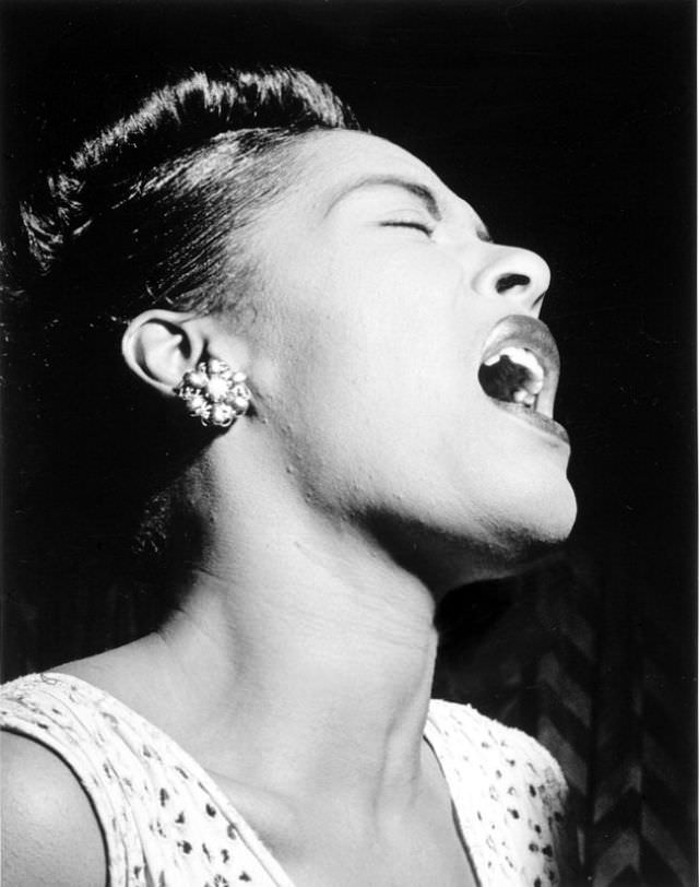 Billie Holiday, Downbeat, New York, Feb. 1947. (Photo by William P. Gottlieb)