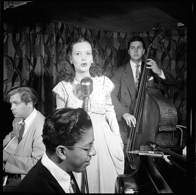 Deryk Sampson, Lynn Carver, Justin Arndt, and Clair Dorward, Famous Door, New York, Sept. 1947. (Photo by William P. Gottlieb)