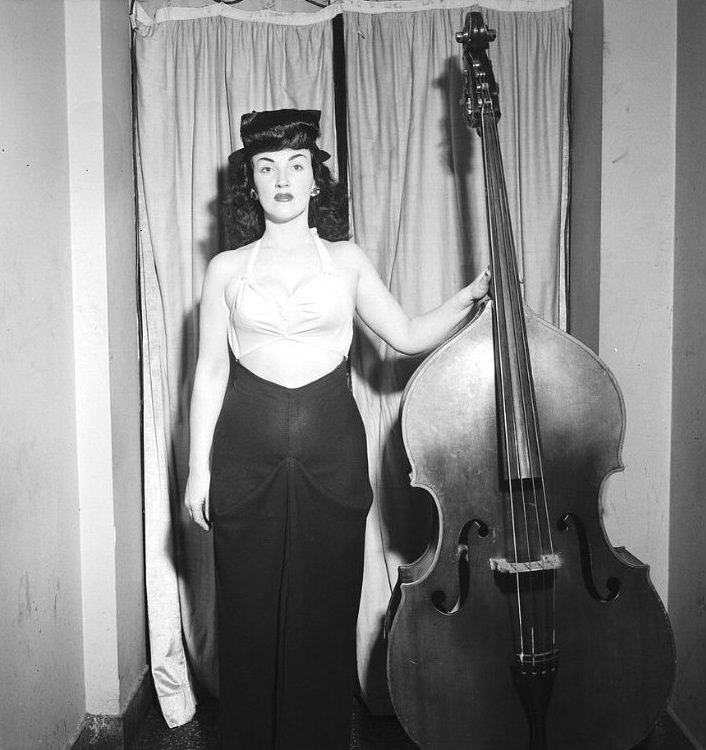 Vivien Garry, Dixon’s, New York, May 1947. (Photo by William P. Gottlieb)