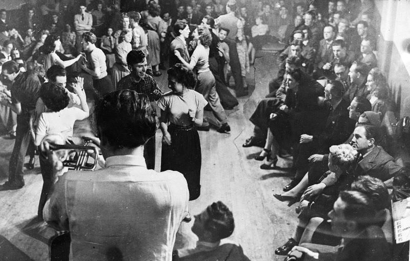 Jazz Club in London, 1949. (Photo by Charles Hewitt)