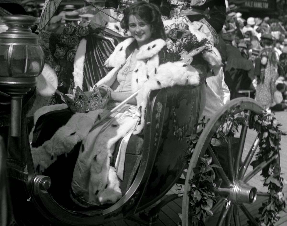 Mary Katherine Campbell, Miss America 1923, at Rolling Chair Parade, Atlantic City, 1923