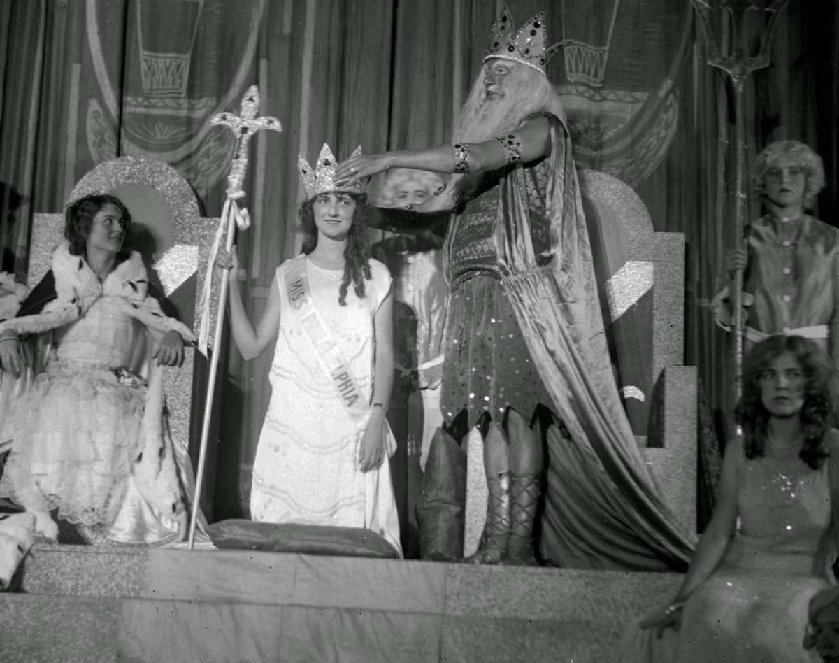 Ruth Malcolmson Crowned by King Neptune, Miss America 1924