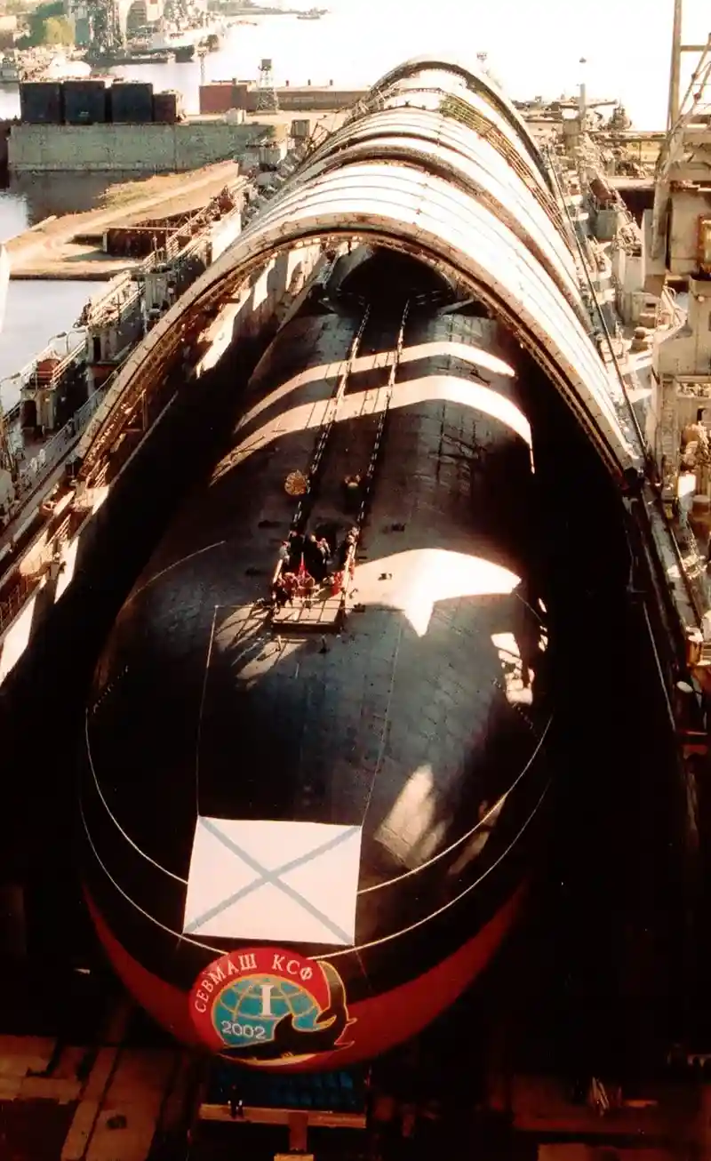 Doskoi, the first Typhoon, was modified to Project 941U (09411) and later to Project 941UM (09412) to serve as a test-bed for the Bulava SLBM used on the Borei SSBNs.