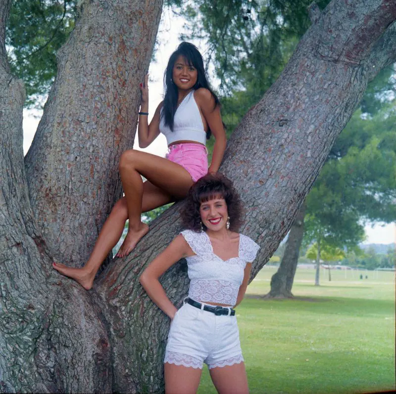 Fabulous Photos Showing Young Ladies' Bold Style Choices in 1990s Fashion