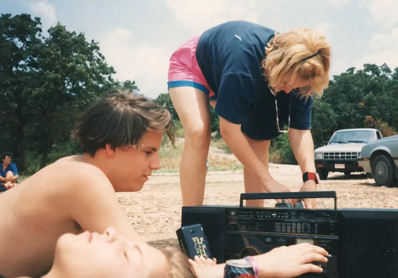 Fabulous Photos Showing Young Ladies' Bold Style Choices in 1990s Fashion