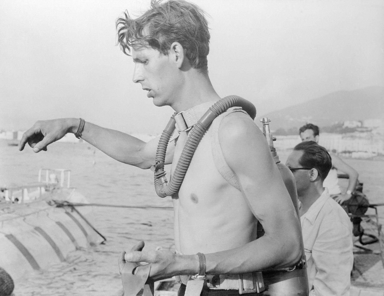 Jacques Piccard pointing out gasoline leak in Bathysphere.