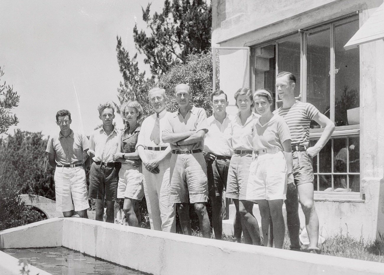 William Beebe with crew in Bermuda, including John Teevan, Gloria Hollister, and Herbert T. Strong.