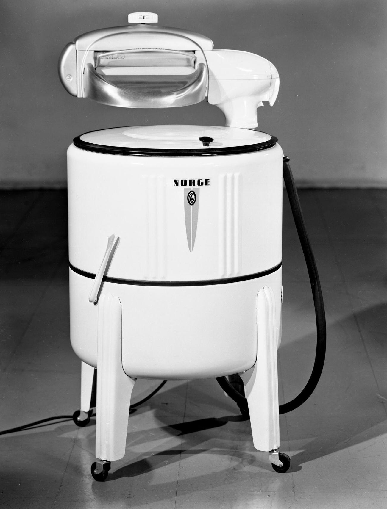 Norge brand laundry washing machine, New York, 1939.