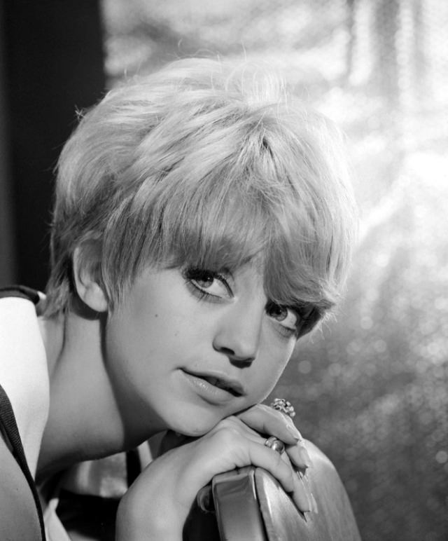 Goldie Hawn and Her Signature Short Hairstyle in the Swinging Sixties