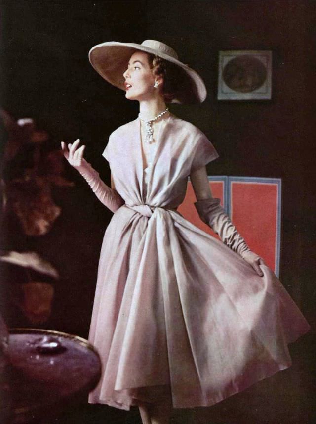 Model in Madeleine de Rauch's mousseline dress, Philippe Pottier photo, 1952.