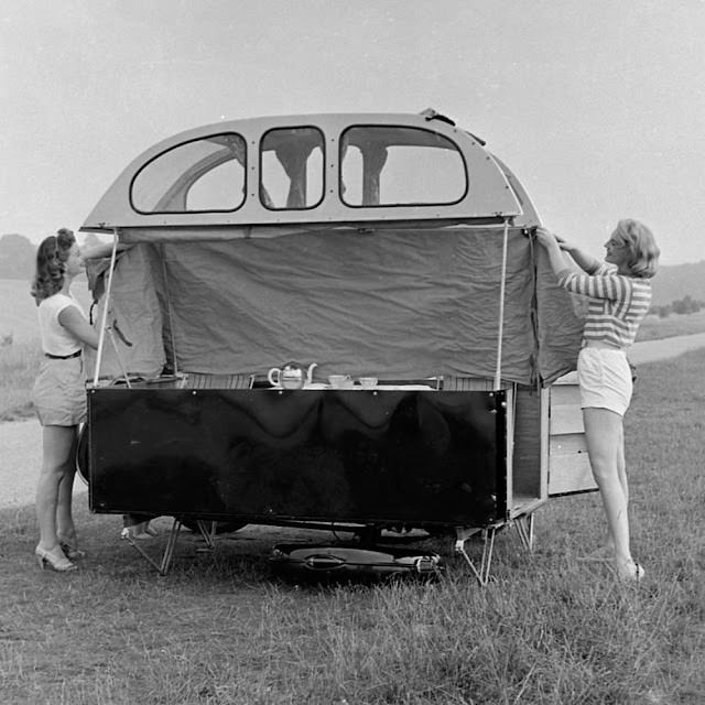 These Two Women from 1958 Masterfully Turned a Simple Sidecar into a Small, Sleep-Ready Caravan with Two Bed
