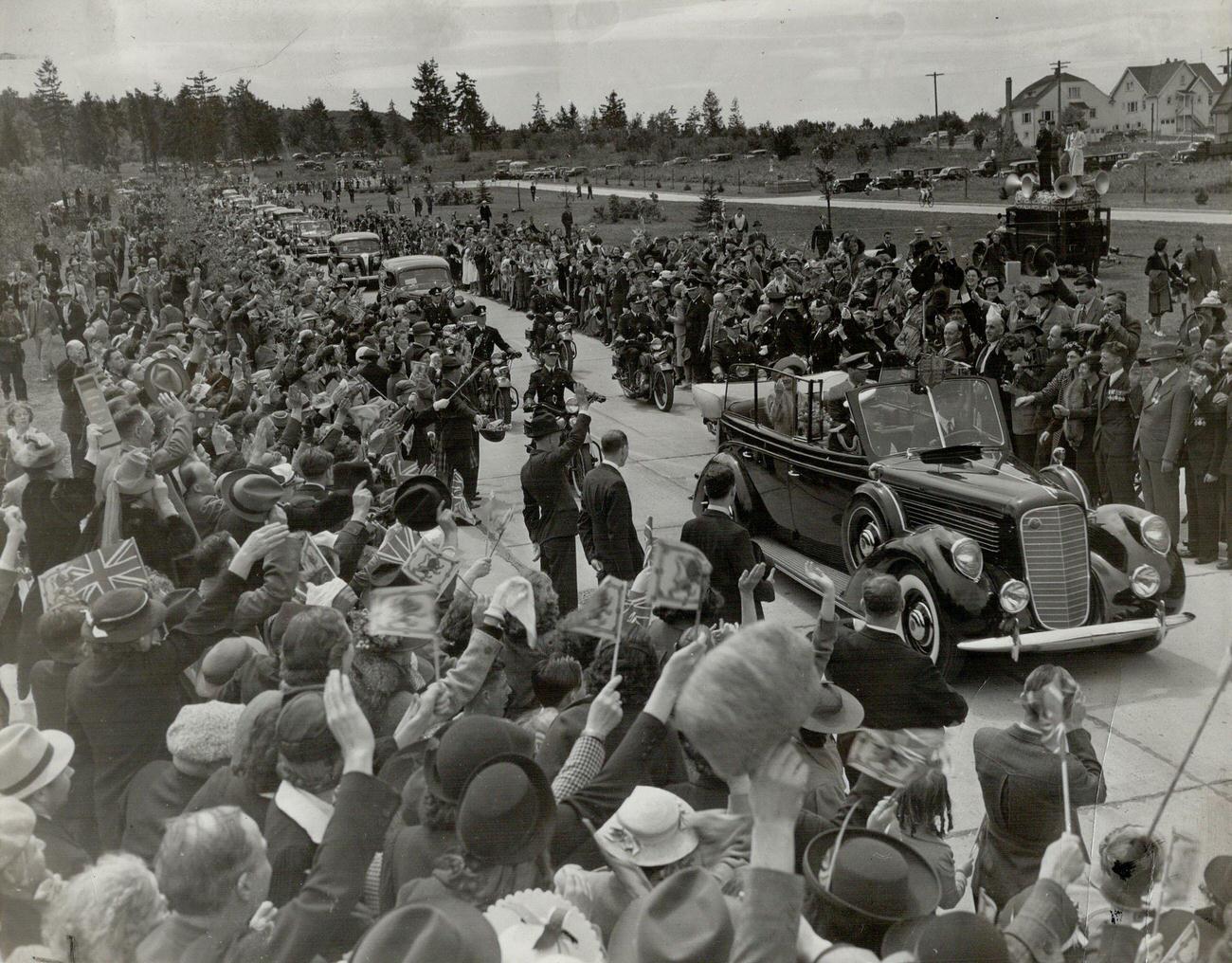 Crowd as royalty leaves Stanley Park, Vancouver, 1941.