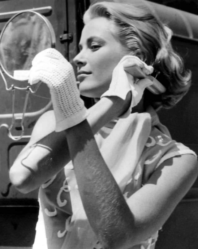 Fabulous Photos of Grace Kelly in the Classic 1955 Film ‘To Catch a Thief’