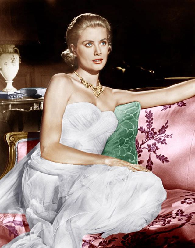Fabulous Photos of Grace Kelly in the Classic 1955 Film ‘To Catch a Thief’