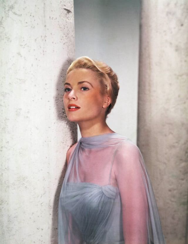 Fabulous Photos of Grace Kelly in the Classic 1955 Film ‘To Catch a Thief’